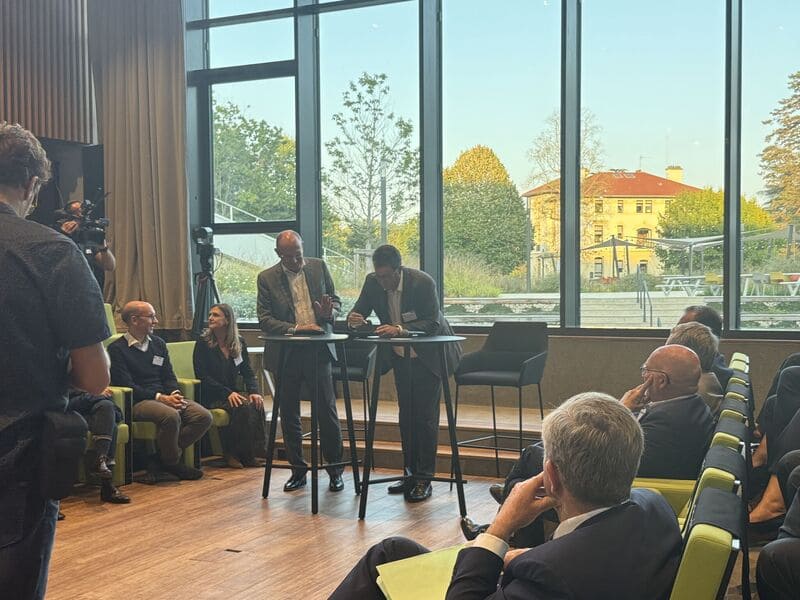 Chronicles of a small industrialist who dreams of reenchanting France - Episode 32