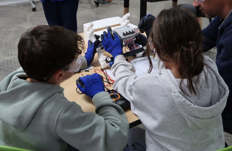 Chronicles of a small businessman who dreams of reenchanting France – Episode 36